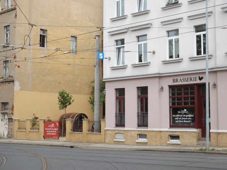 Das Ma Petite Brasserie liegt direkt an der Menckestraße