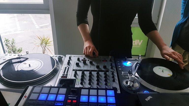 VibrA DJ Schule Leipzig